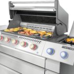 Original JPG-Prestige PRO_PRO665VXRSIBPSS_InUse_Ang_Griddle_EN